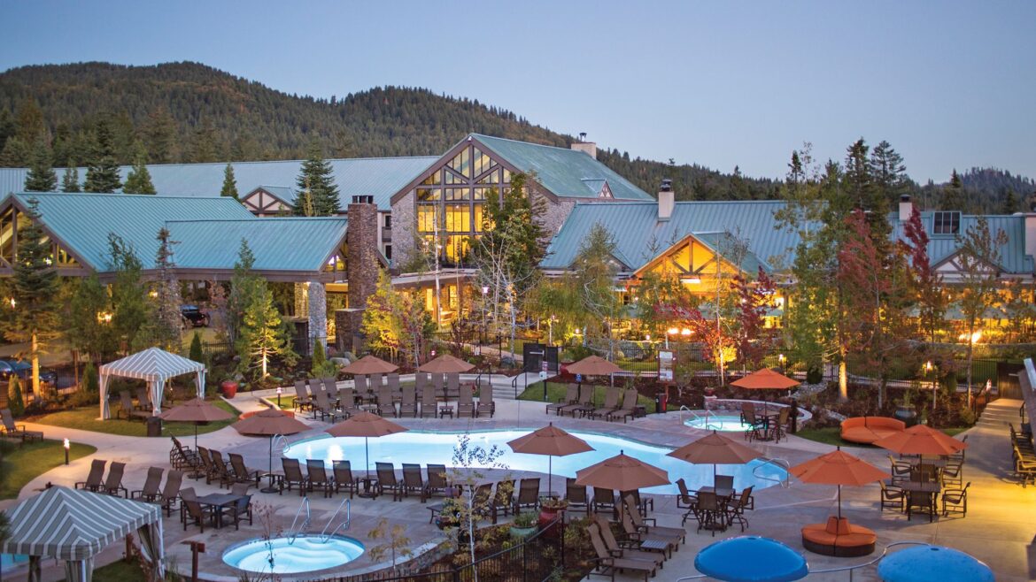 The Best Places to Stay Near Yosemite National Park in 2025