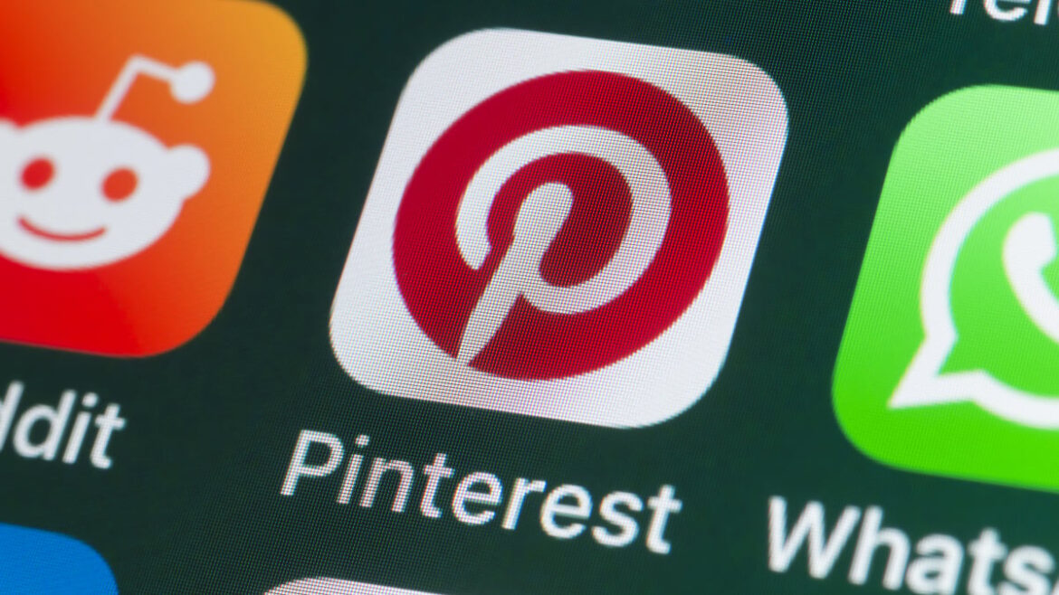 Pinterest tells teens to log off during school hours